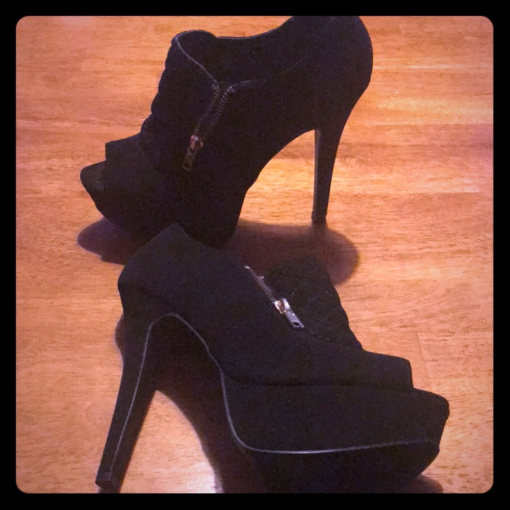 Black pumps 👠😊